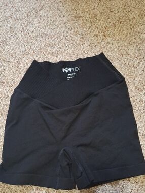 Popflex Crisscross Hourglass Midi Shorts